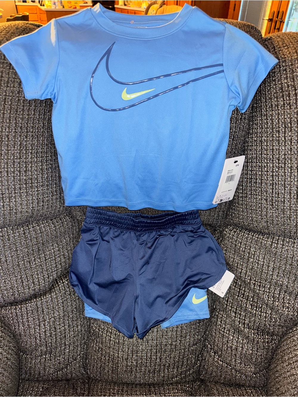 Nike Girls - Picture 1 of 2